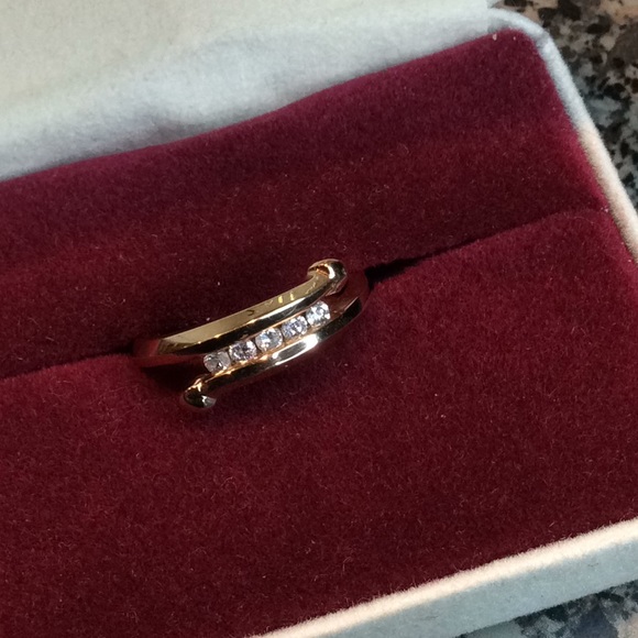 Gold diamond ring/band - Picture 5 of 6